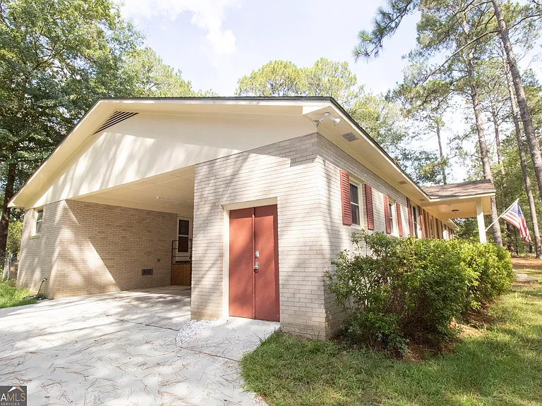 111 Ashley Ln — Photo 14