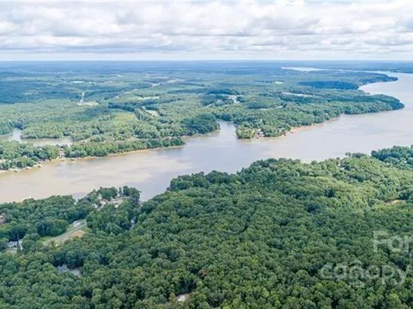 14 Emerald Shores Rd, Mount Gilead, NC 27306