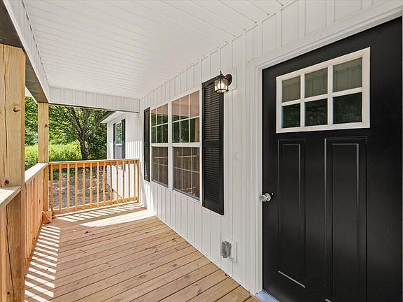 5th image of 664 SE Eber Rd