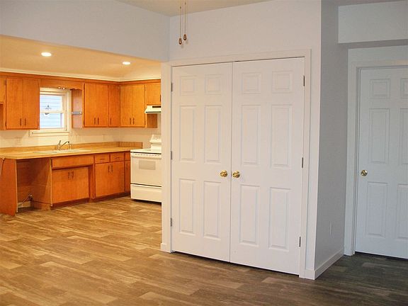 5th image of 3802 E Ave
