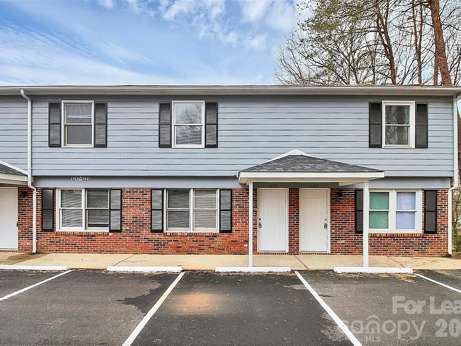 2 bed, 1.5 bath, 805 sqft, $999 — Photo 2
