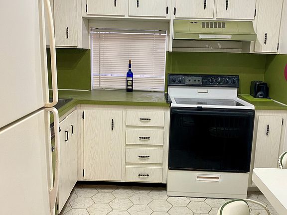 4th image of 250 180th Dr APT 453