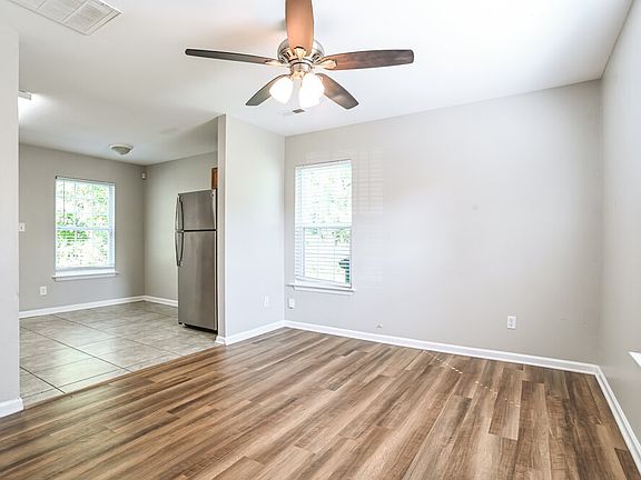 4th image of 3002 Reid Ave