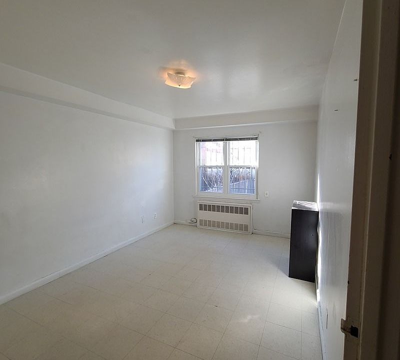 1st image of 30-18 32nd St