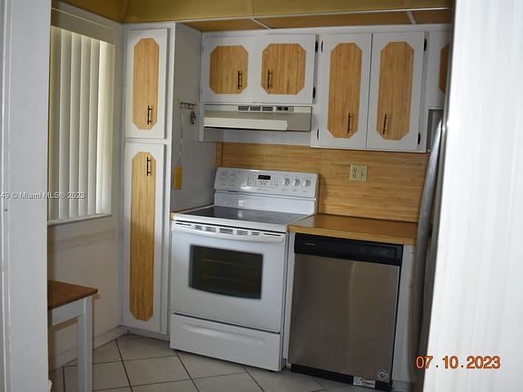 3rd image of 3501 Inverrary Dr APT 204