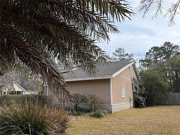 4th image of 121 Riverwood Rd