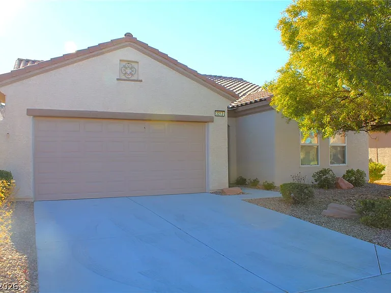 2212 Sawtooth Mountain Dr — Photo 1