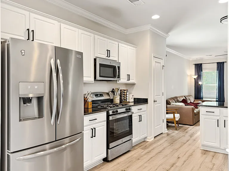 188 Hyrne Dr — Photo 9