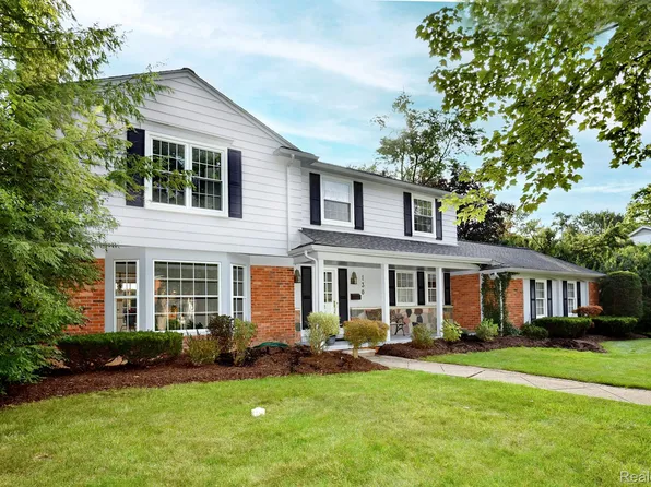 130 Drury Ln, Bloomfield Hills, MI 48301