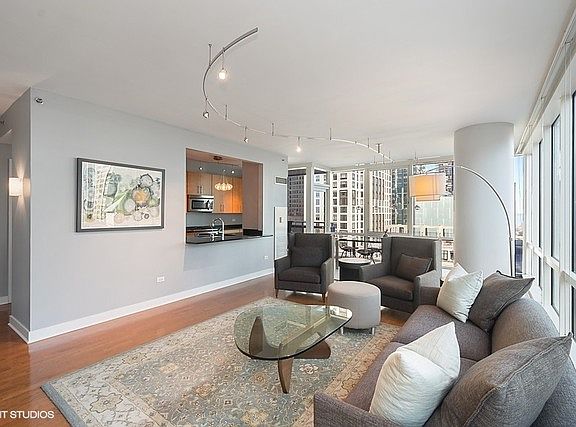 3rd image of 505 N McClurg Ct APT 903