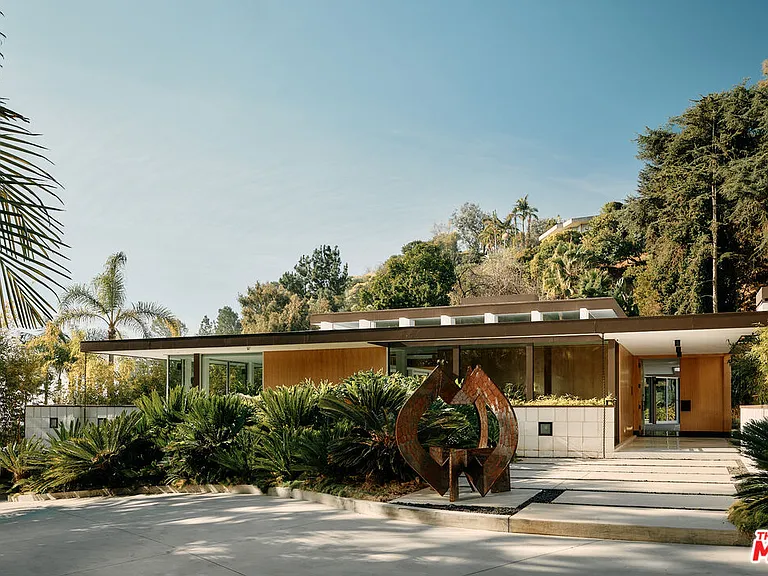 1061 Loma Vista Dr — Photo 3