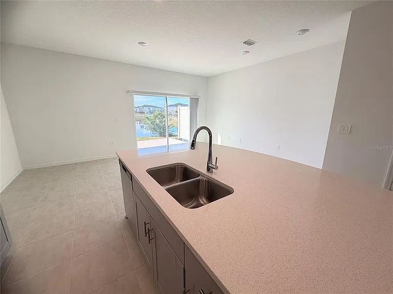 2212 Portrait St — Photo 13