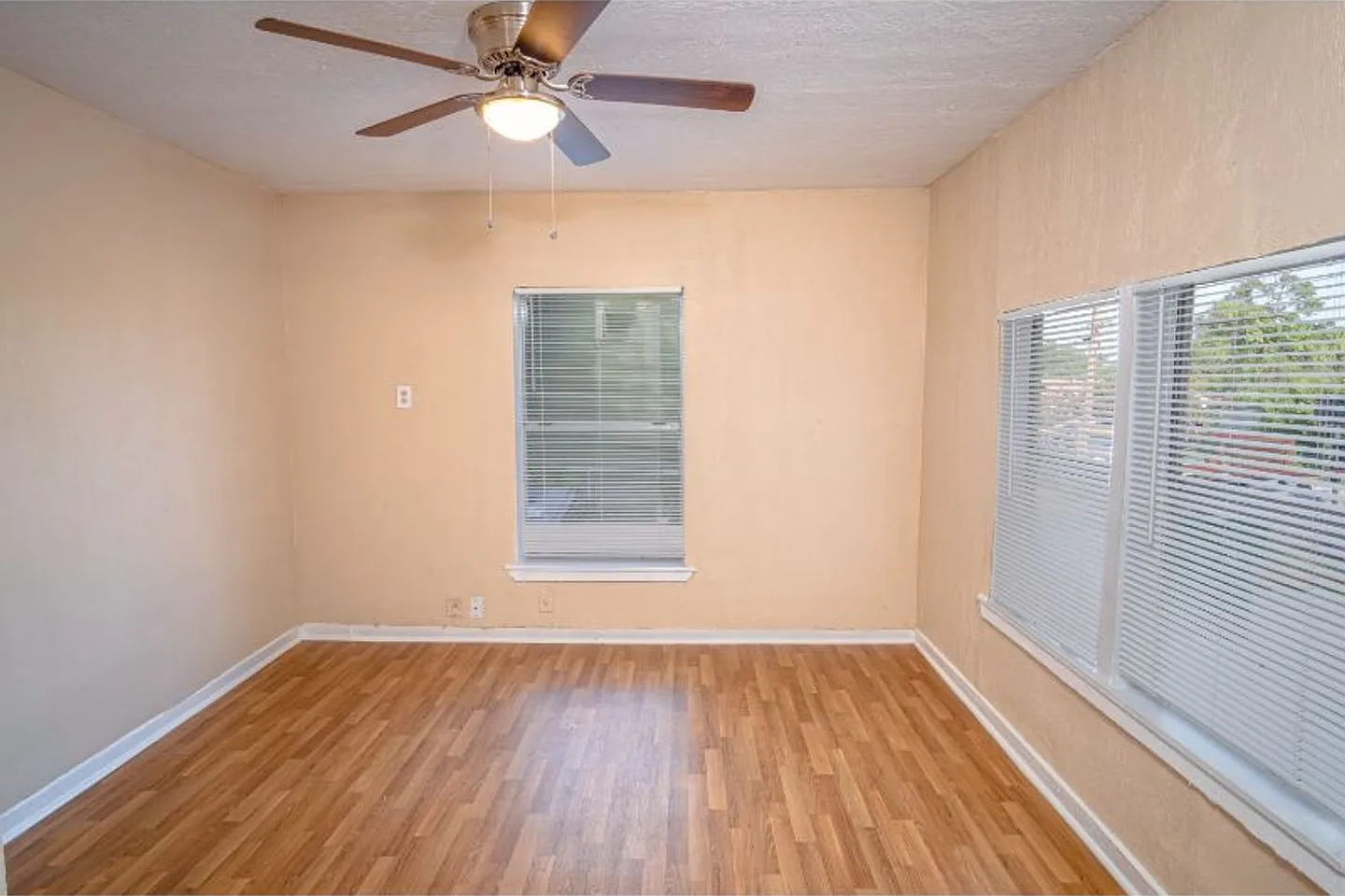 Happy and Convenient Home Near Downtown — Photo 2