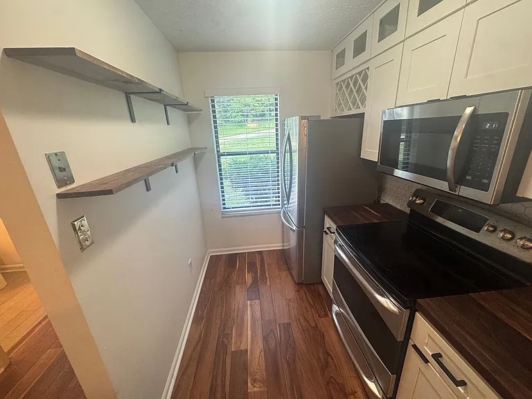 625 Shadywood Ln — Photo 11