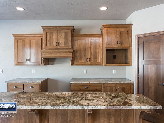 Knotty Hickory Custom Cabinets