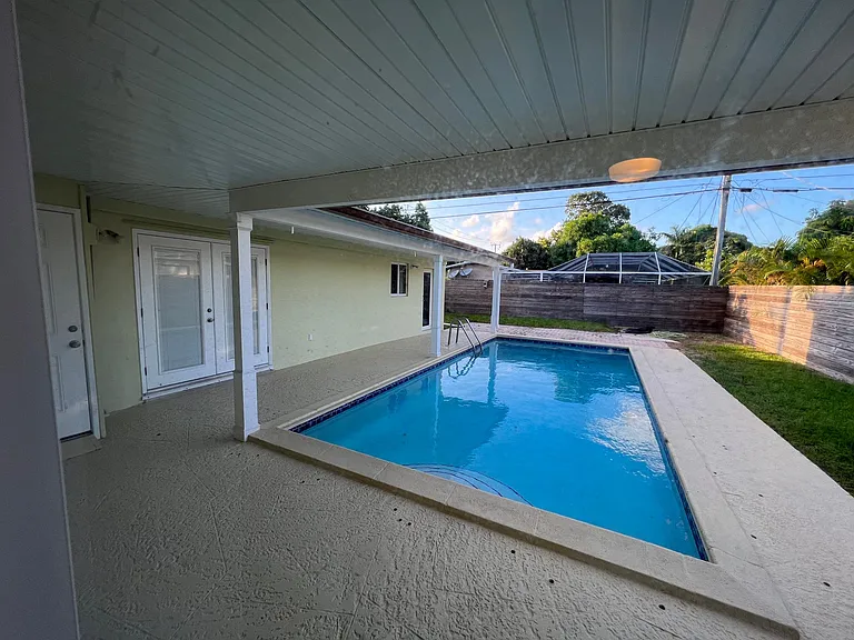 7781 Sheridan St — Photo 9