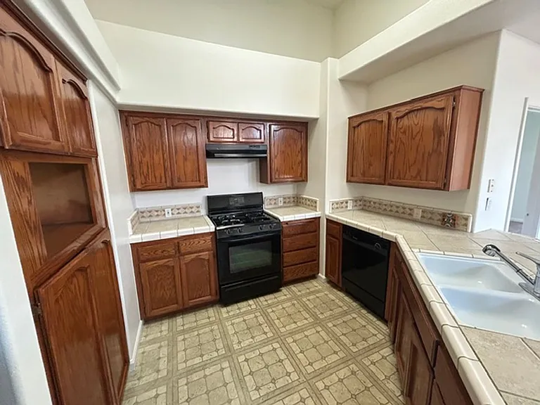 1612 E Victor Ave — Photo 6
