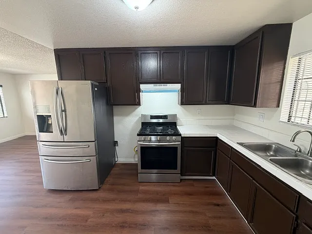 2 bed, 756 sqft, $2,400 — Photo 3