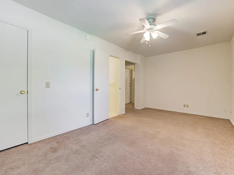 604 S Flood Ave #604 — Photo 6