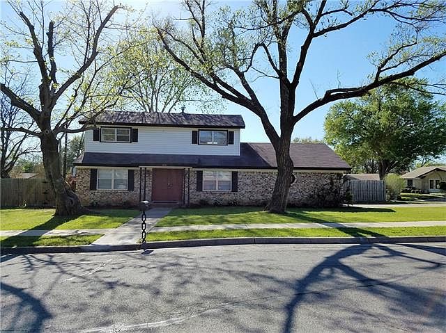 1st image of 825 Savannah Way