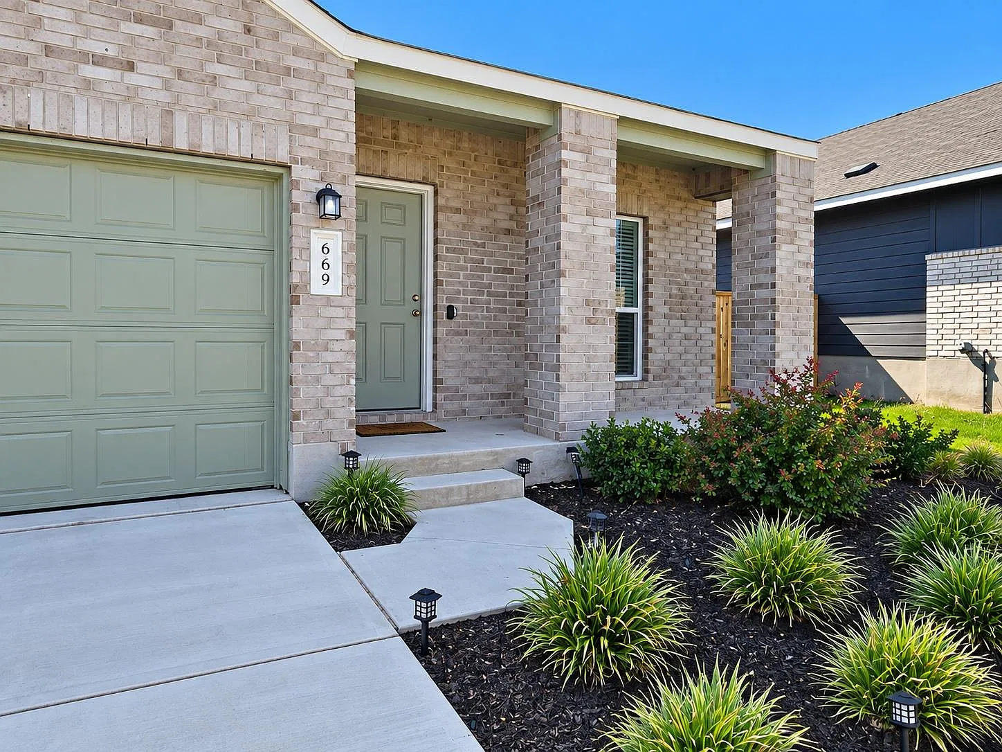 4 bed, 2.0 bath, 1649 sqft, $1,799 — Photo 4