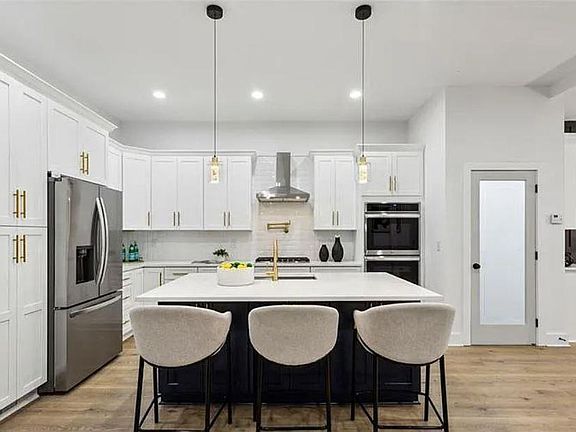 5th image of 2438 2nd St NW