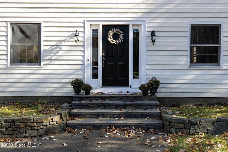 4th image of 4 Amethyst Dr Drive