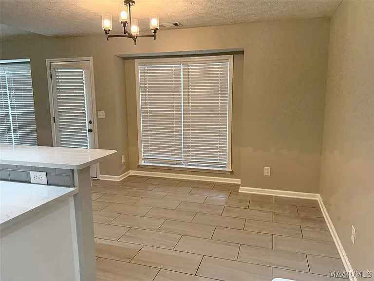 1136 Hallwood Ln — Photo 9