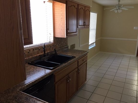 4th image of 9212 Leaside Dr