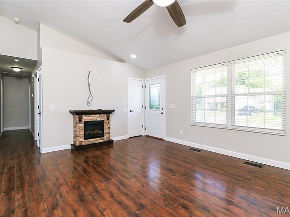 2nd image of 805 Whisper Creek Ct