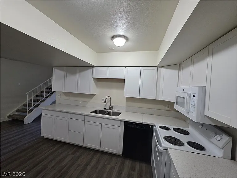 3364 Royce Ct — Photo 11