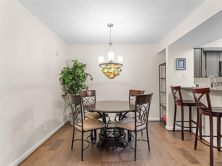 19505 Quesada Ave — Photo 8