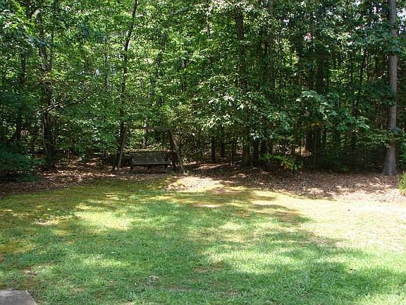 4th image of 225 Lang Dr
