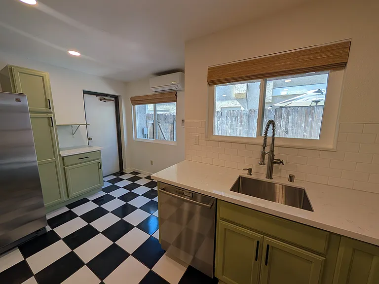 4510 Campus Ave #5 — Photo 11