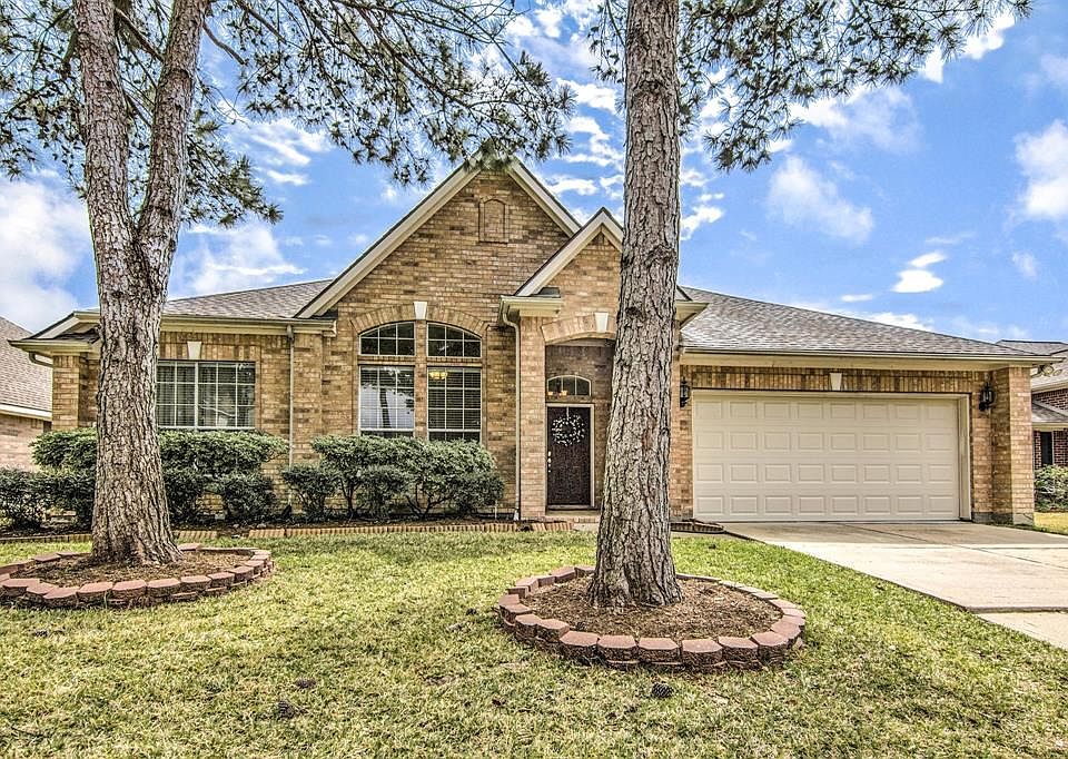 Beautiful one story home located on a cul-de-sac street in the gated section of Canyon Gate at Northpointe.