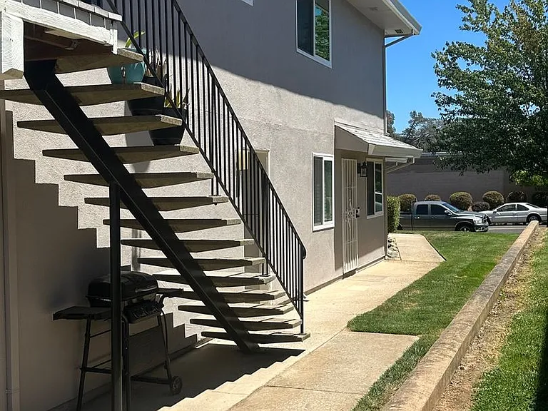 3673 Park Dr #2 — Photo 2