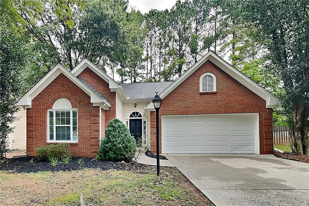 3 bed, 2.0 bath, 1602 sqft, $2,340 — Photo 1