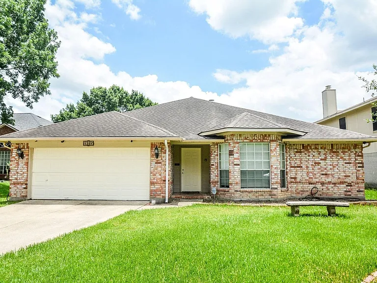 19715 Lindenfield Ct — Photo 1