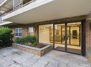 90 S Park Avenue #B2, Rockville Centre, NY 11570