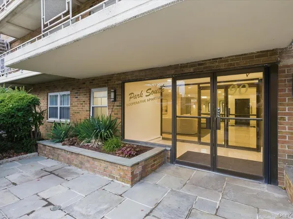 90 S Park Avenue #B2, Rockville Centre, NY 11570