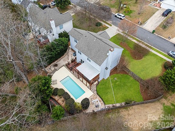 3rd image of 106 Shade Tree Cir