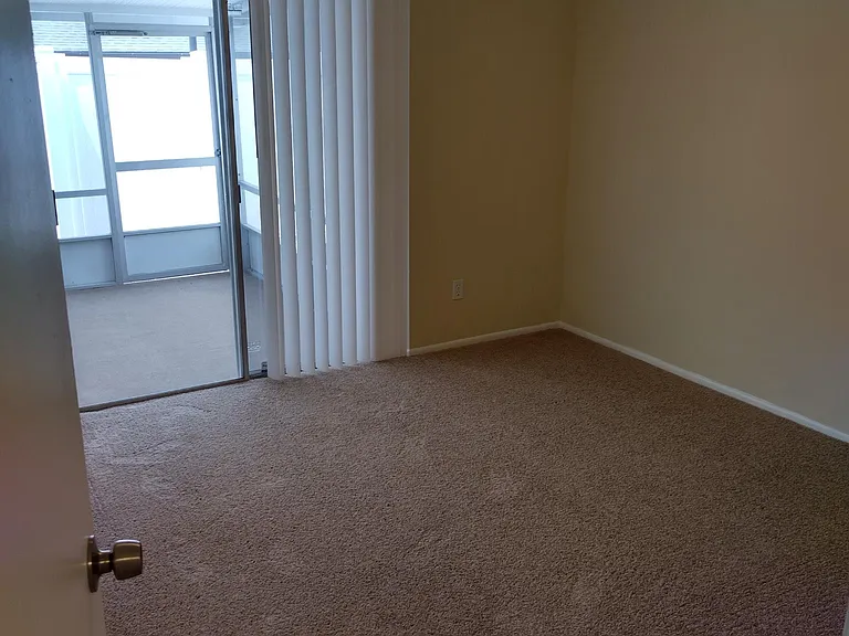 611 Grove Ct — Photo 8
