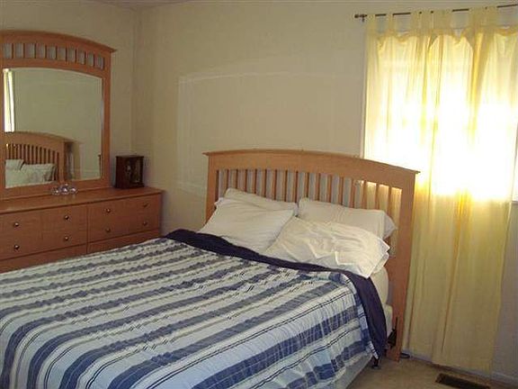 5th image of 3021 N Belmont Dr