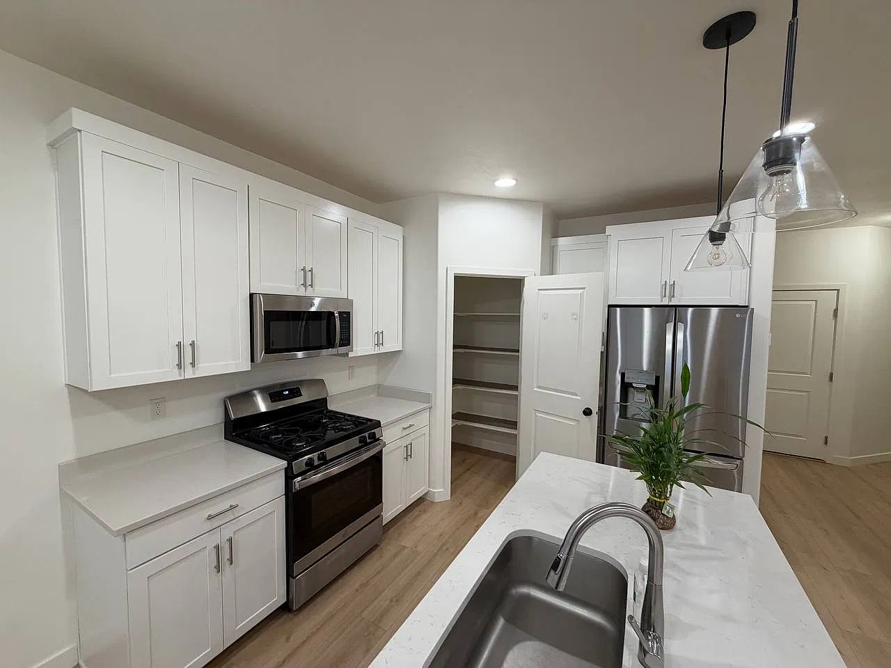 3 bed, 2.5 bath, 1807 sqft, $2,195 — Photo 4