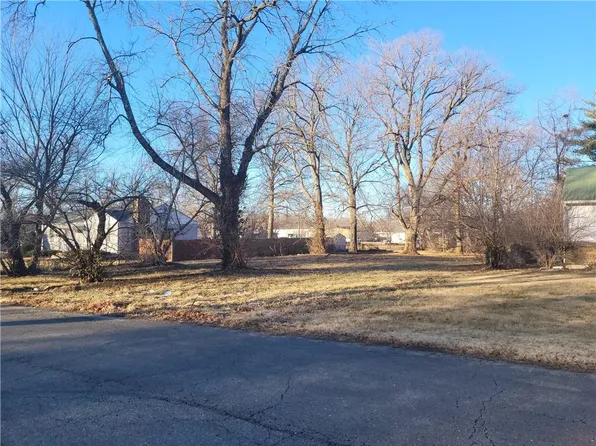10516 Corrington Ave, Kansas City, MO 64134