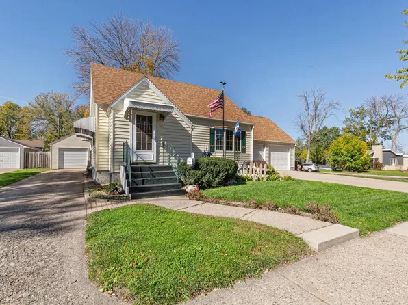 908 8th Ave SW, Faribault, MN 55021