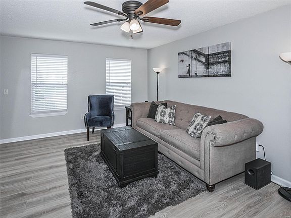 3rd image of 2704 Fieldstone Dr
