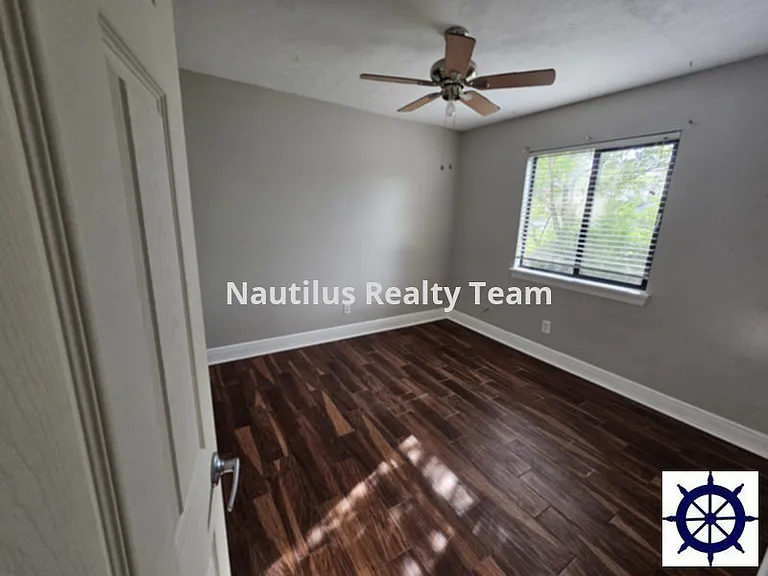 116 Christie Ln — Photo 4