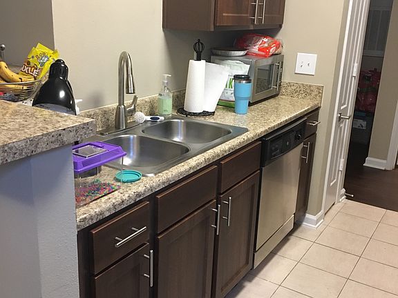 4th image of 1127 Edinborough Dr