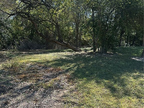 5th image of 2121 Manning Way